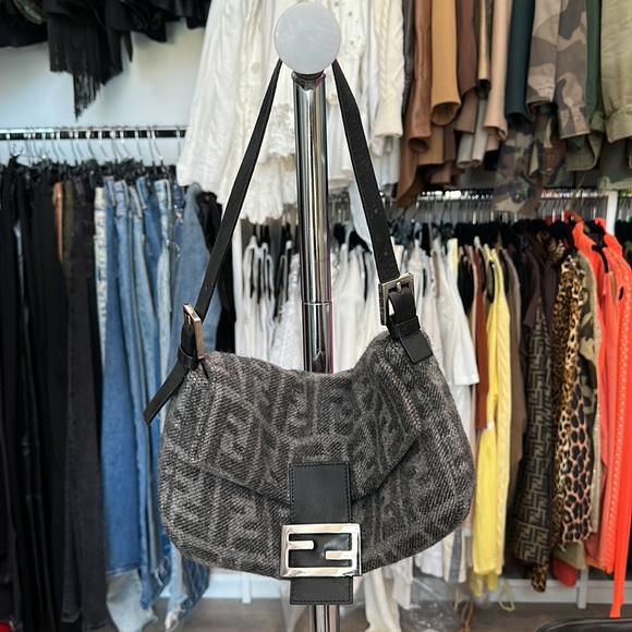 Fendi Grey Wool Baguette - Picture 4 of 13